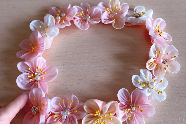 つまみ細工 プレゼントに喜ばれる可愛い花かんむりの作り方 あめっこブログ